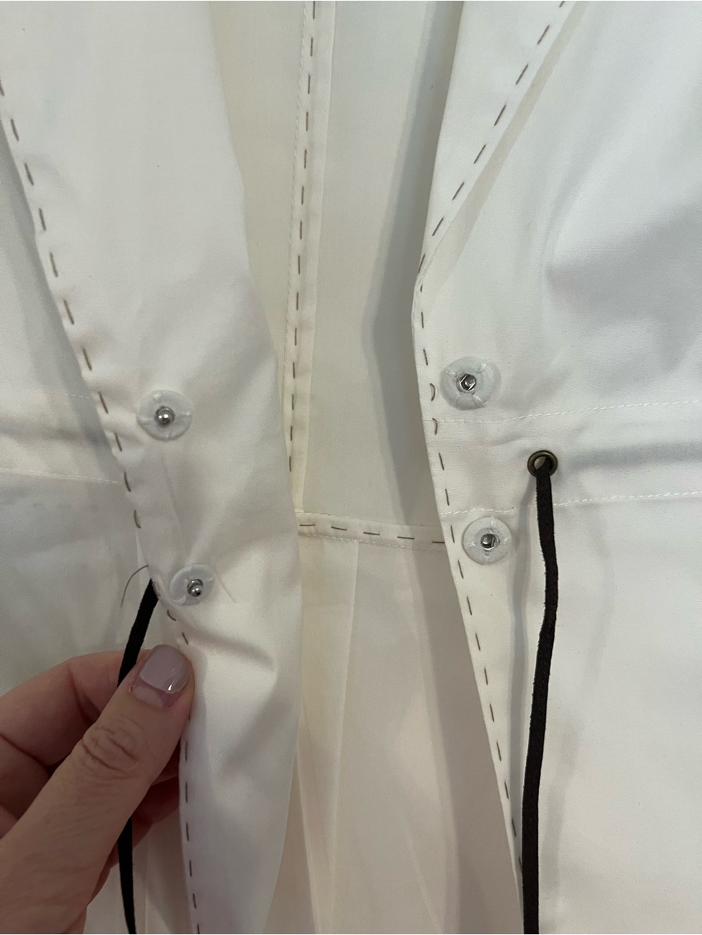 Brunello Cucinelli Off-White Tailored Drawstring Jacket with Contrast LeatherTie - Picture 11 of 15